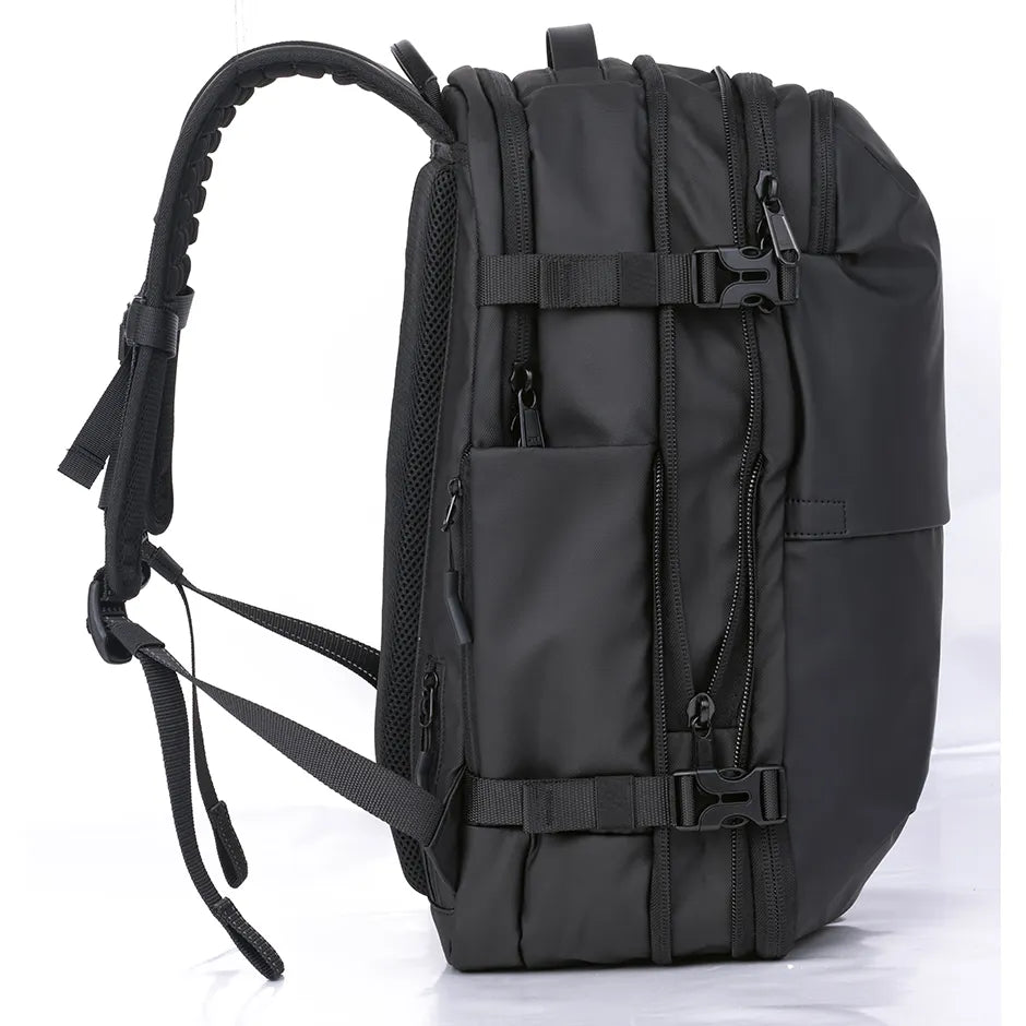Expandable travel backpack with vacuum compression 